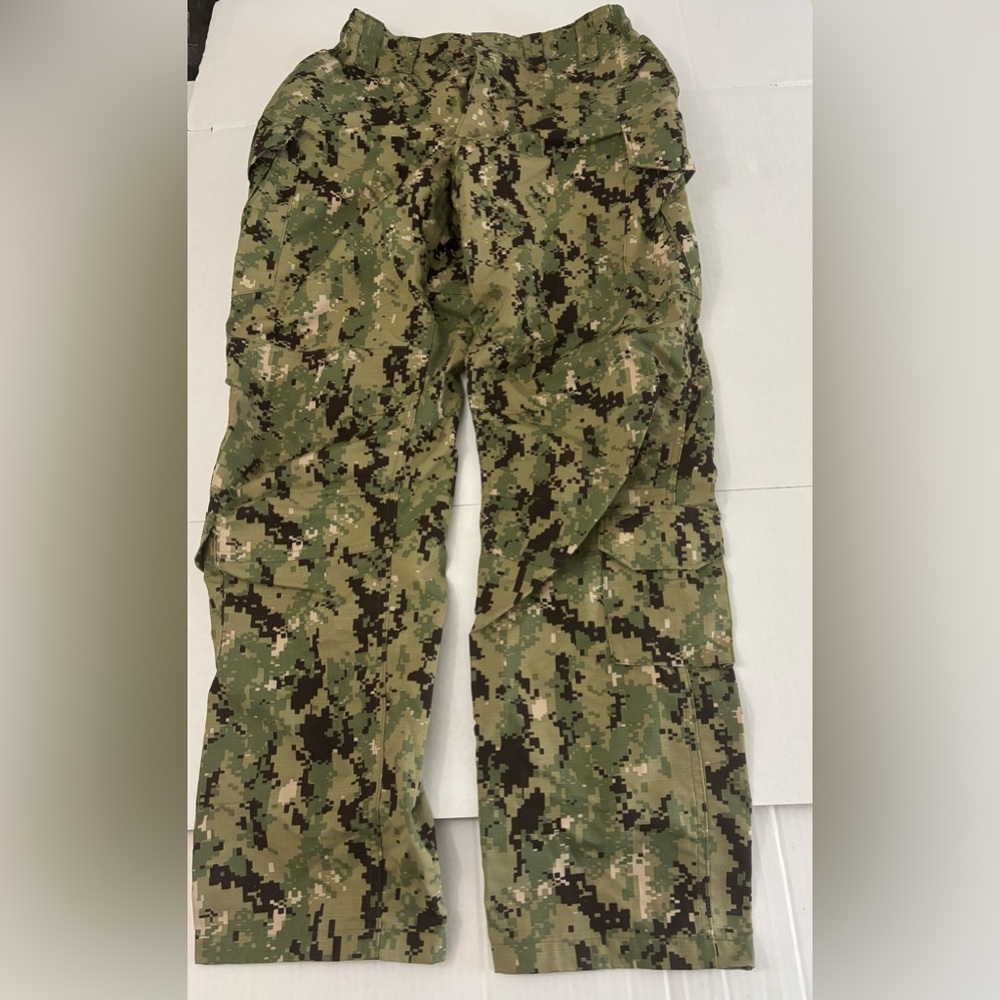 U.S. Navy Pants Large X- Long Working Uniform Type III  Military Camo